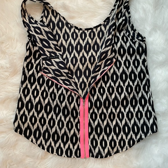 B Jewel Geometric Pattern Tank - Picture 5 of 7